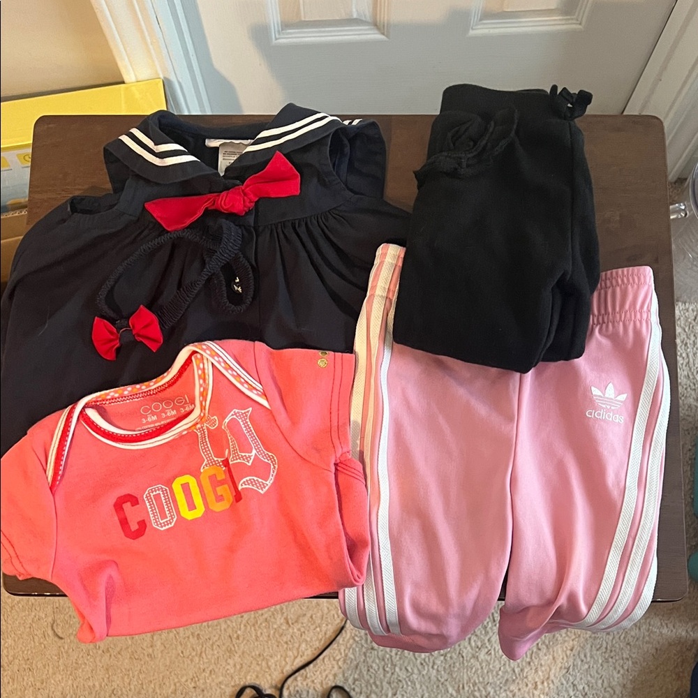 EUC Lot Baby Girls Clothes Size 3-6months